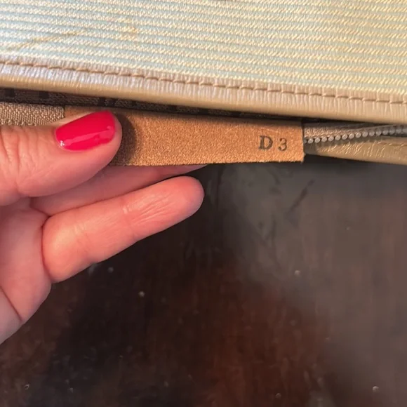 Authentic Yves Saint Laurent Clutch - Picture 12 of 13